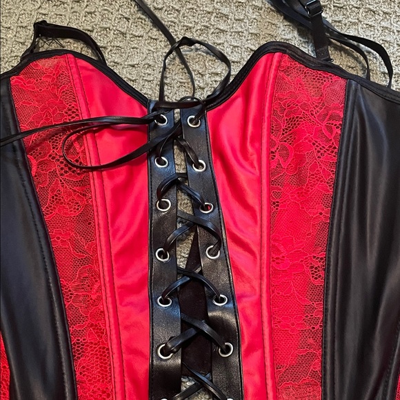 Bodyrage Lace-Up Red and Black Corset Set - Picture 6 of 6